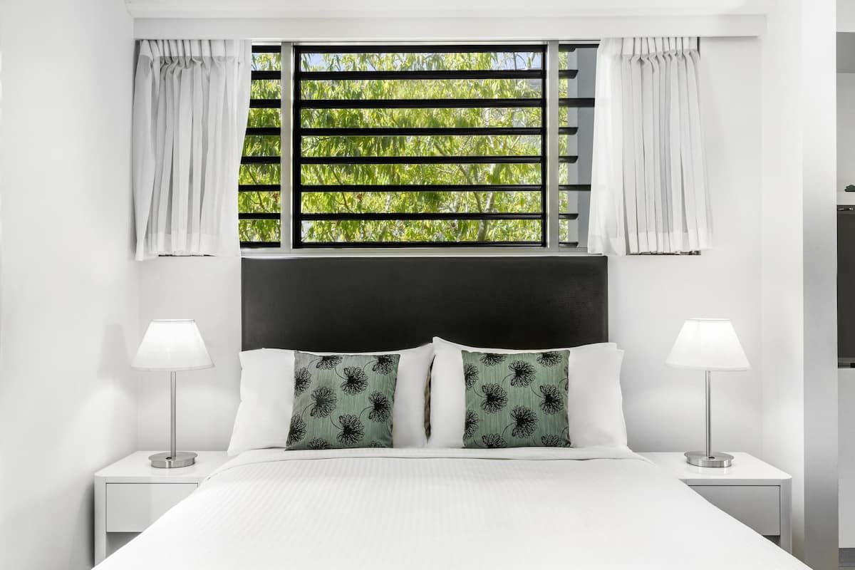In-room safe, individually furnished, iron/ironing board, free WiFi