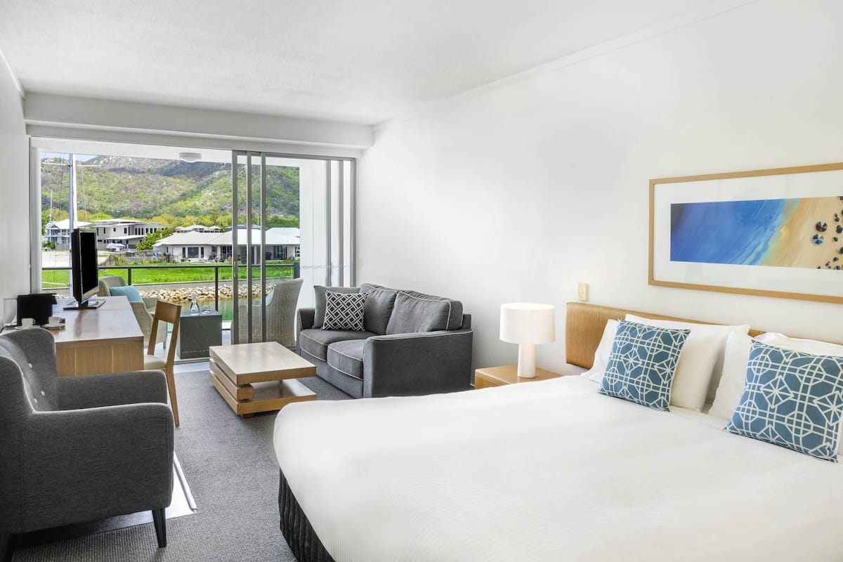Superior Room, 1 Queen Bed | In-room safe, individually furnished, iron/ironing board, free WiFi