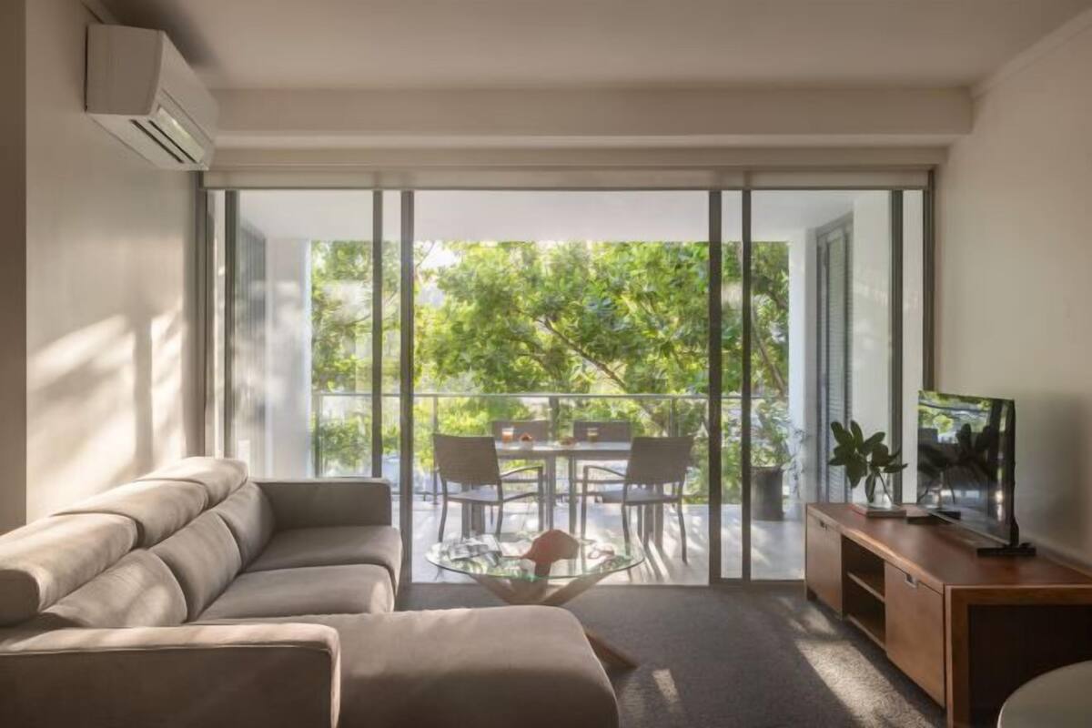 Living area | Flat-screen TV, DVD player