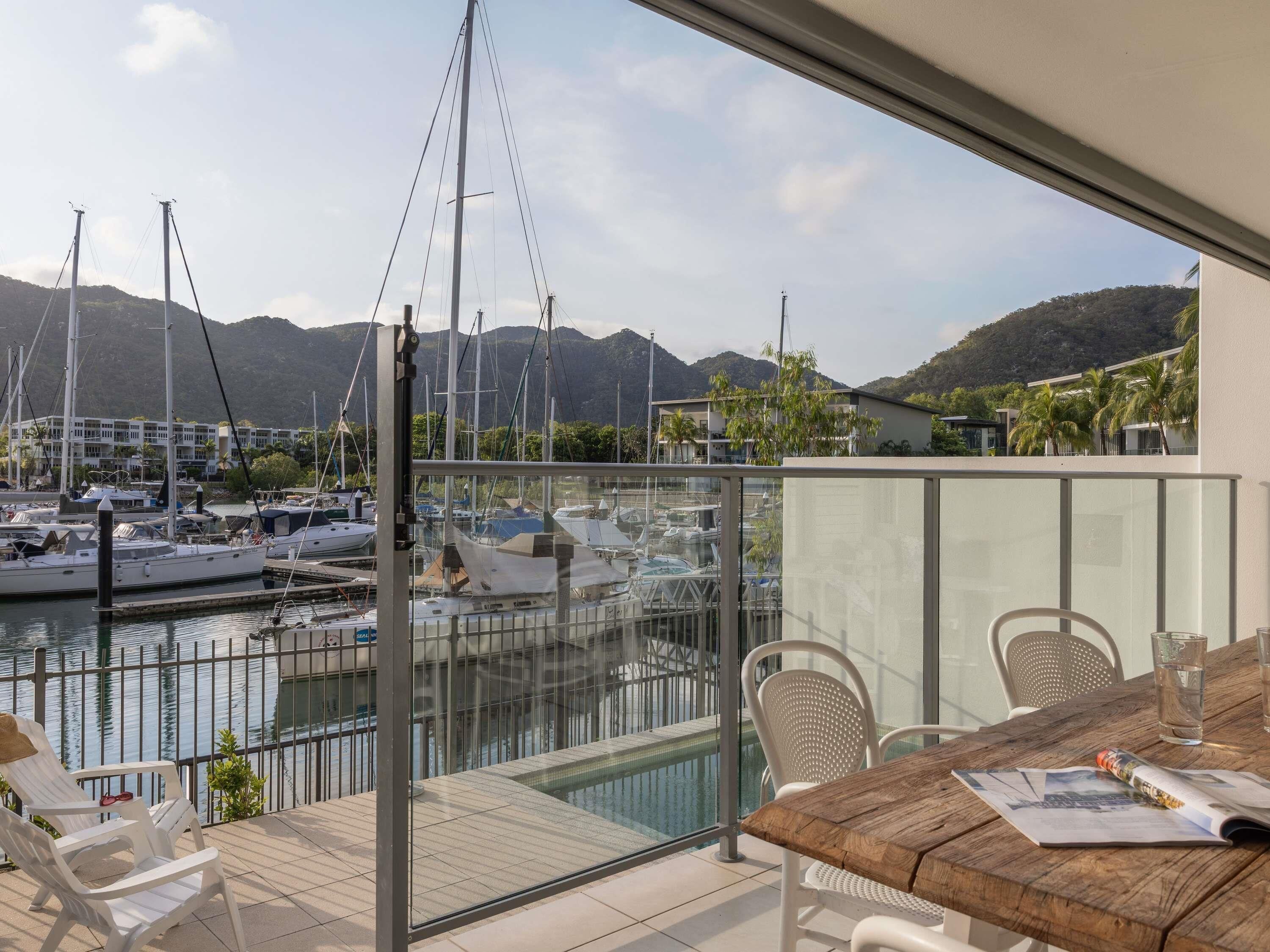 Camera, 3 camere da letto (Plunge) | Una cassaforte in camera, con arredamento individuale