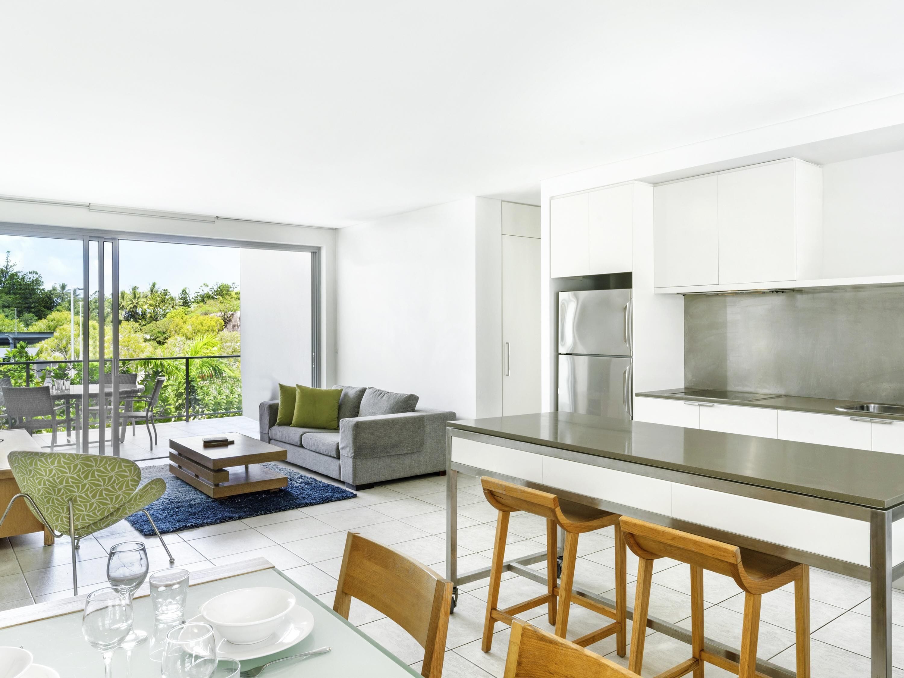 Apartment, 2 Bedrooms | In-room safe, individually furnished, iron/ironing board, free WiFi