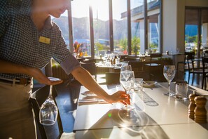 Frokost, lunsj og middag serveres, uteservering