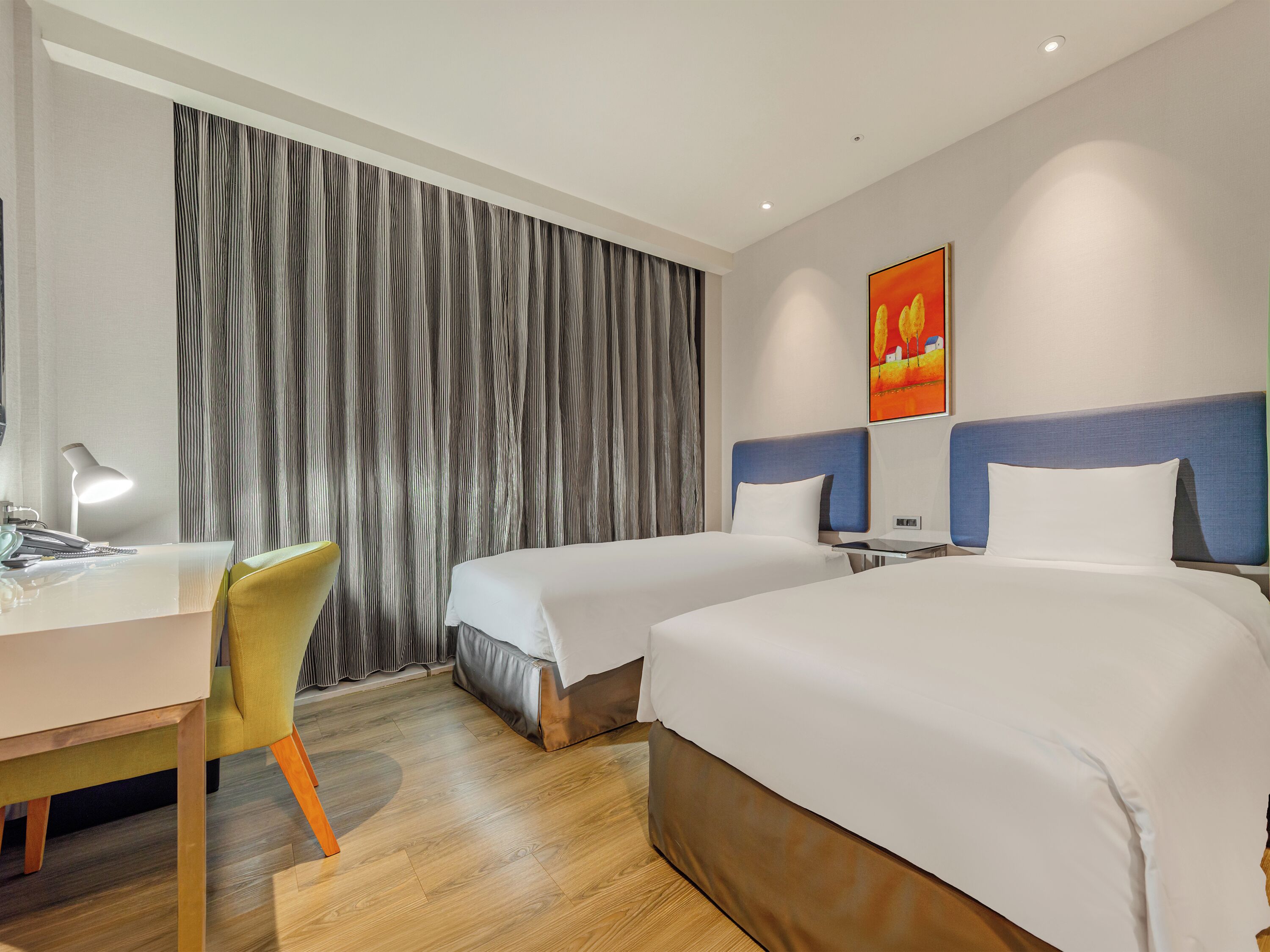 Standard Twin Room without Window | In-room safe, desk, laptop workspace, iron/ironing board