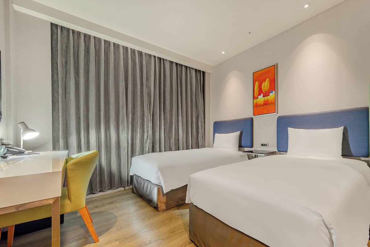 Standard Twin Room without Window | In-room safe, desk, laptop workspace, iron/ironing board