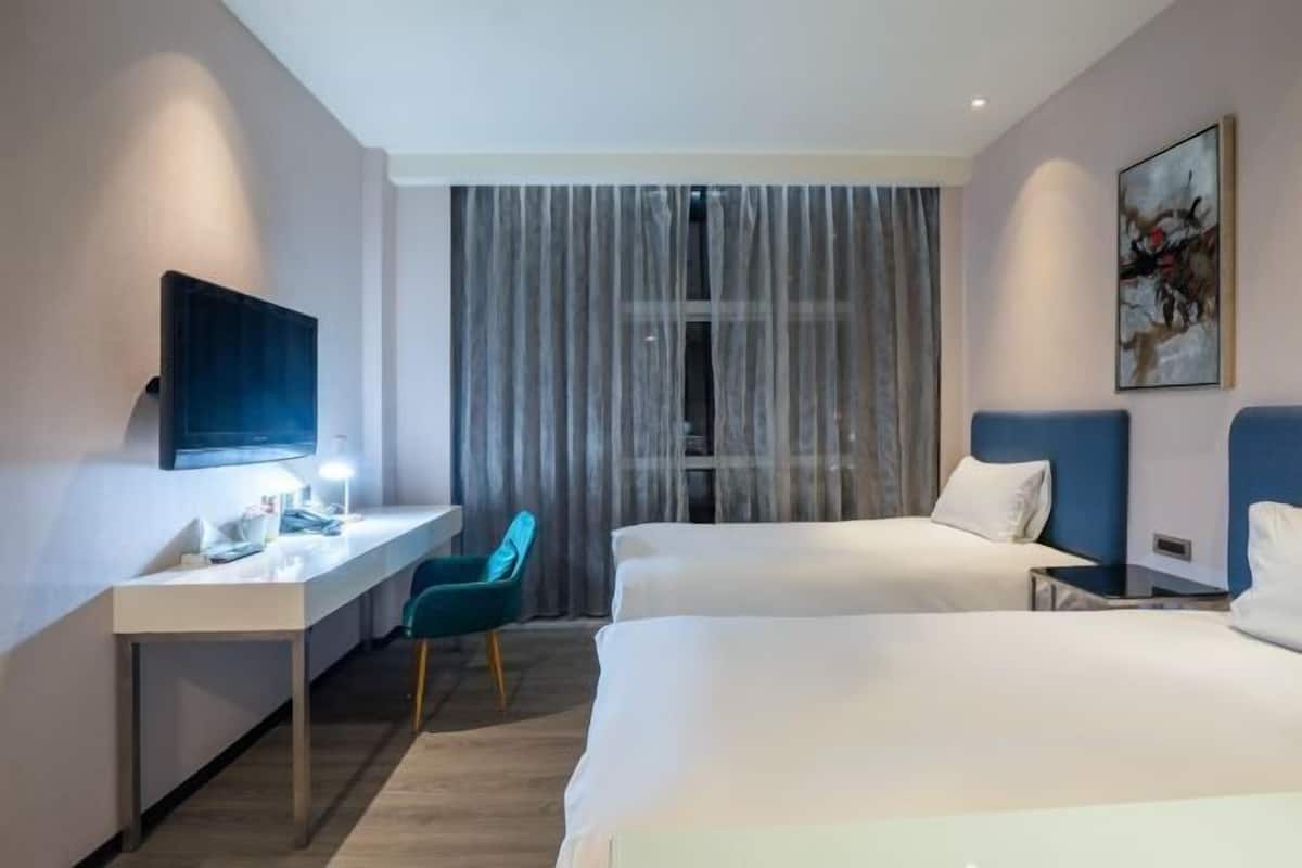 1 bedroom, in-room safe, desk, laptop workspace