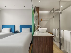 Deluxe Twin Room | In-room safe, desk, laptop workspace, iron/ironing board - CHECK inn Taipei Xinyi (Taipei)