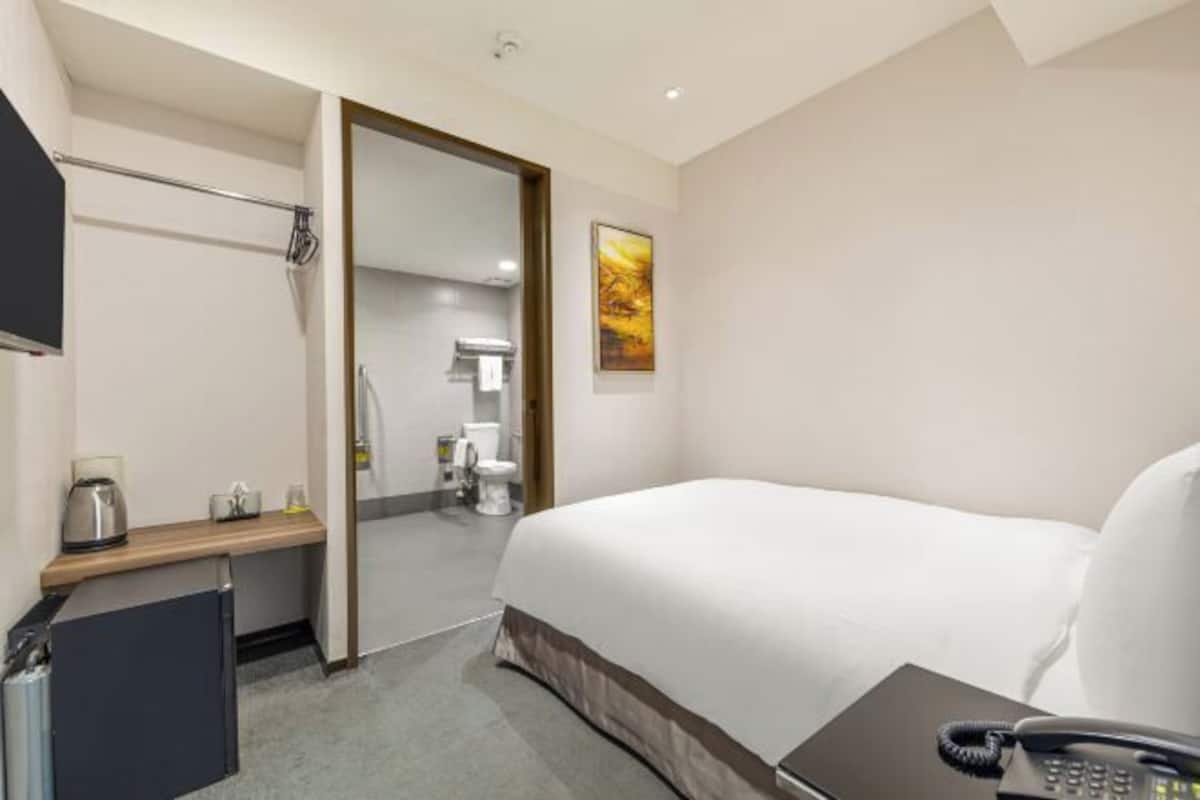 In-room safe, desk, laptop workspace, iron/ironing board