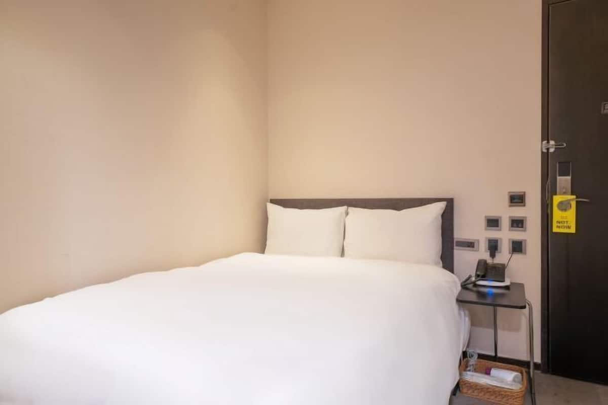 1 bedroom, in-room safe, desk, laptop workspace