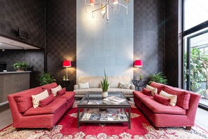 Lobby sitting area - Biz Apartment Gärdet (Stockholm)