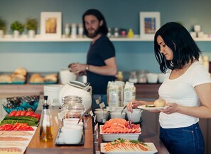 Daily buffet breakfast (SEK 165 per person) - Biz Apartment Gärdet (Stockholm)