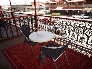 Balcony Single with a Single Bed | ๋ฐ์ฝ๋