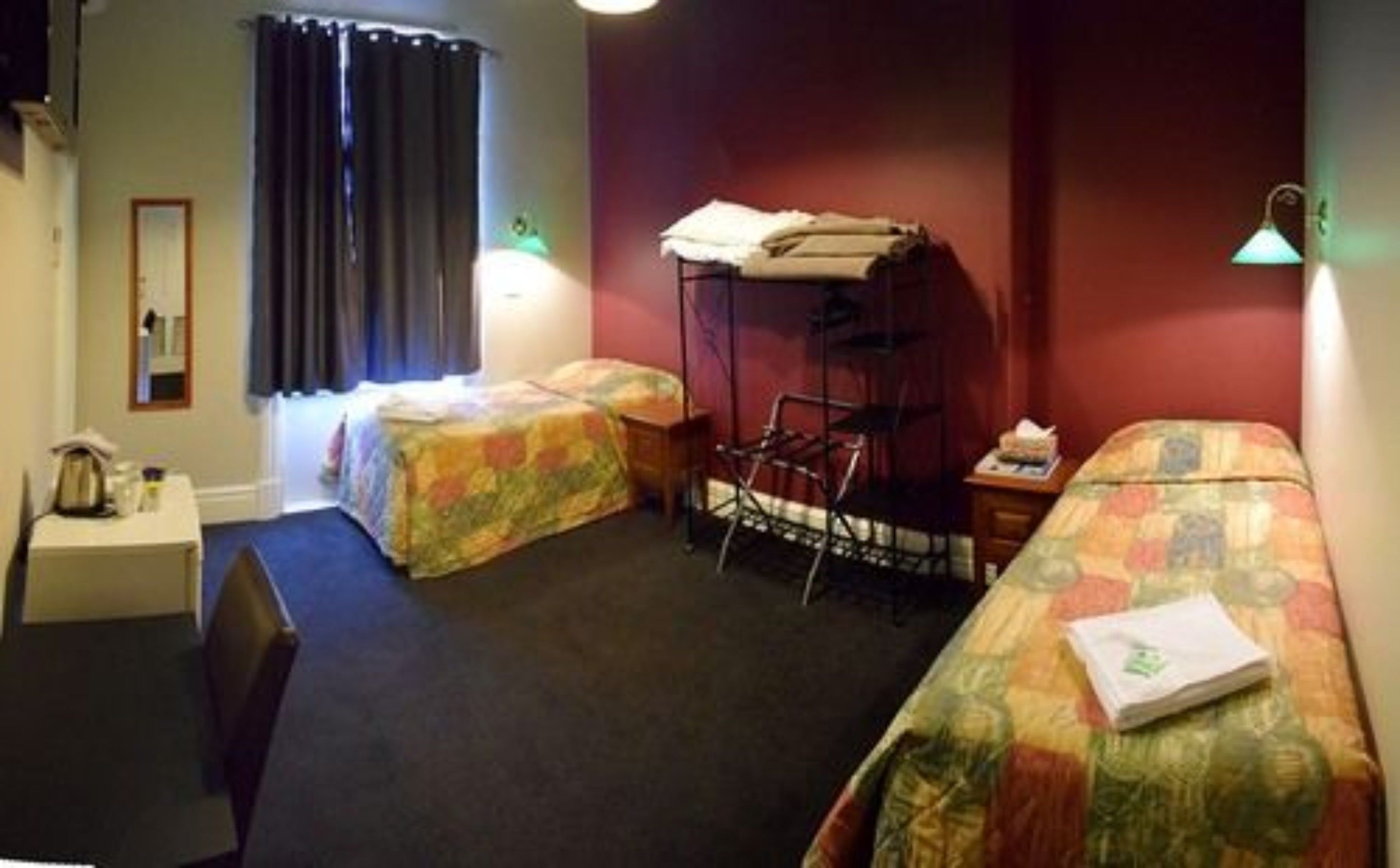 twin room - refurbished | free wifi, bed sheets