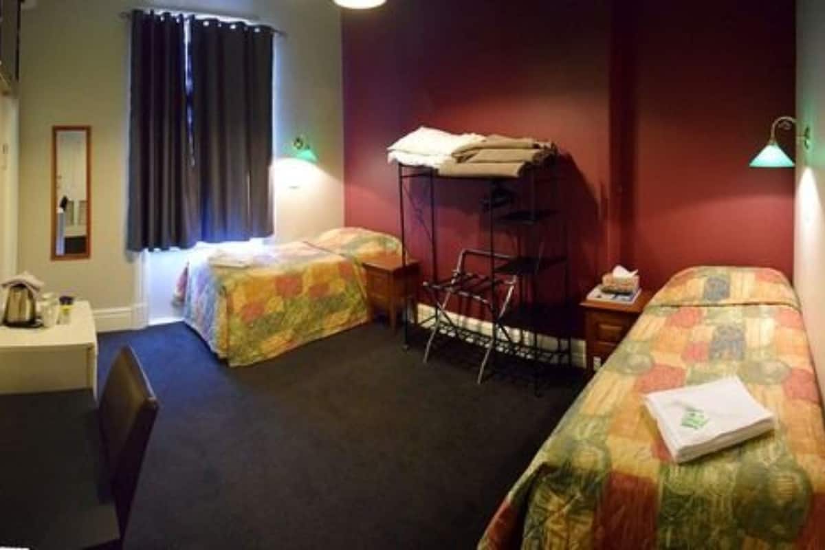 twin room - refurbished | free wifi, bed sheets