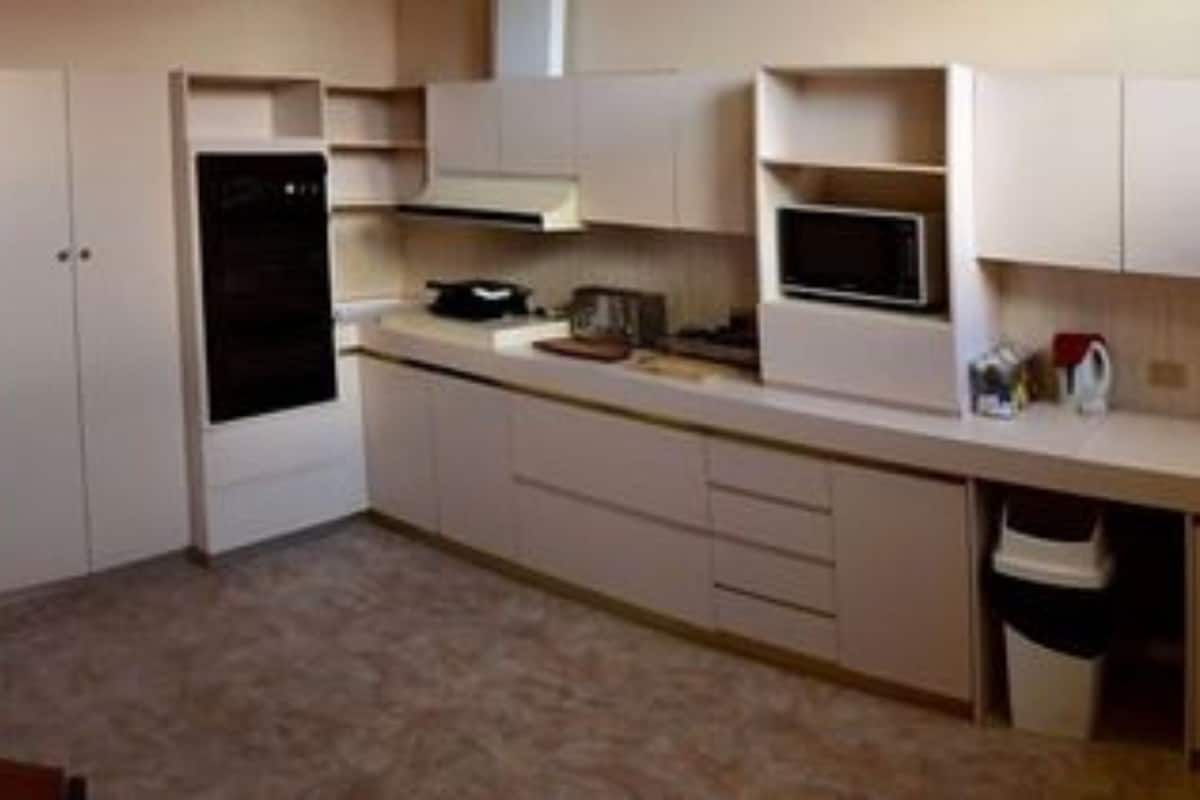 five-bedroom apartment | private kitchen | microwave