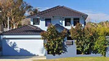 Mặt tiền nơi lưu trú