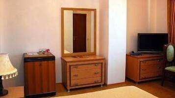 Minibar, in-room safe, desk, soundproofing