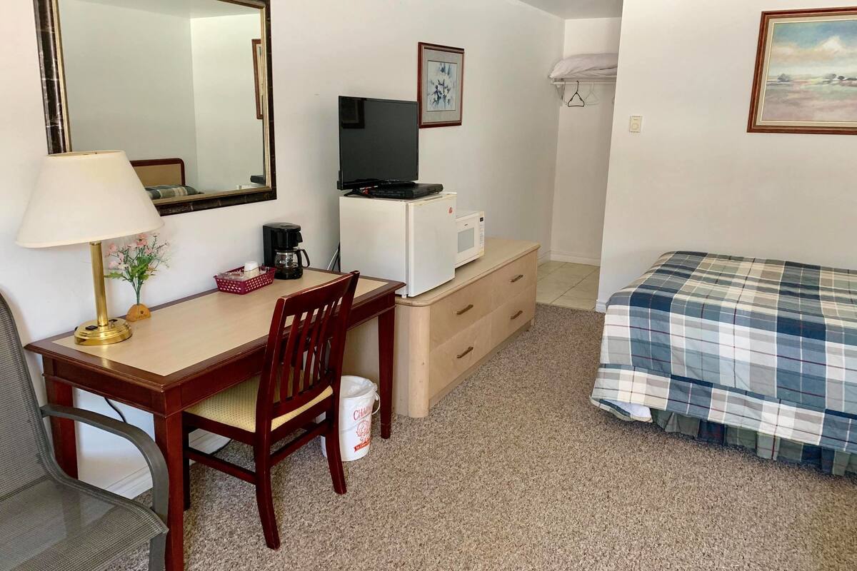 Chambre, 1 grand lit | Bureau, chambres insonorisées, Wi-Fi gratuit