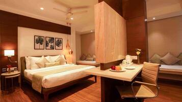 Deluxe Room | In-room safe, desk, laptop workspace, blackout curtains