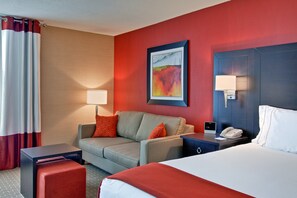 Desk, iron/ironing board, free WiFi, bed sheets - Holiday Inn Express & Suites Chatham South by IHG (Chatham-Kent)