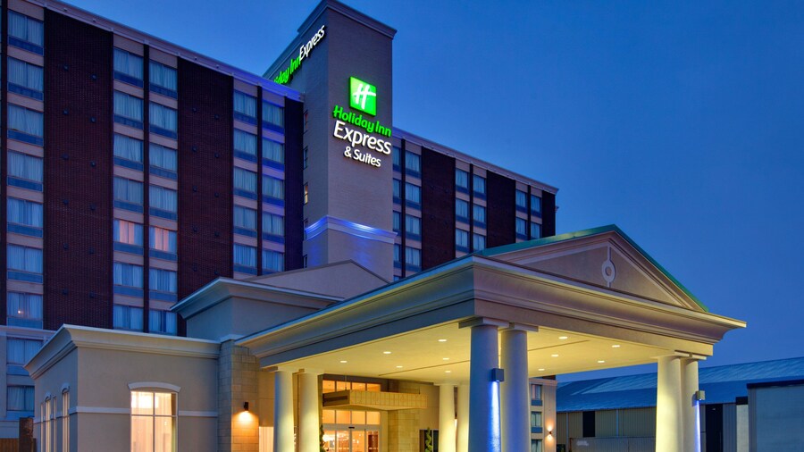 Holiday Inn Express & Suites Chatham South by IHG