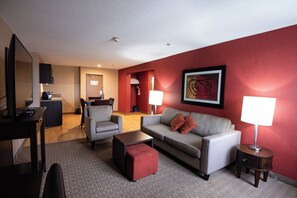 Desk, iron/ironing board, free WiFi, bed sheets - Holiday Inn Express & Suites Chatham South by IHG (Chatham-Kent)