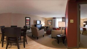 Living room - Holiday Inn Express & Suites Chatham South by IHG (Chatham-Kent)