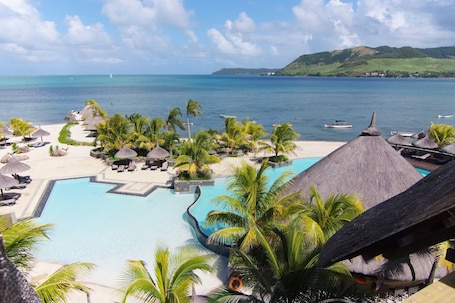 Outdoor pool, pool umbrellas, sun loungers