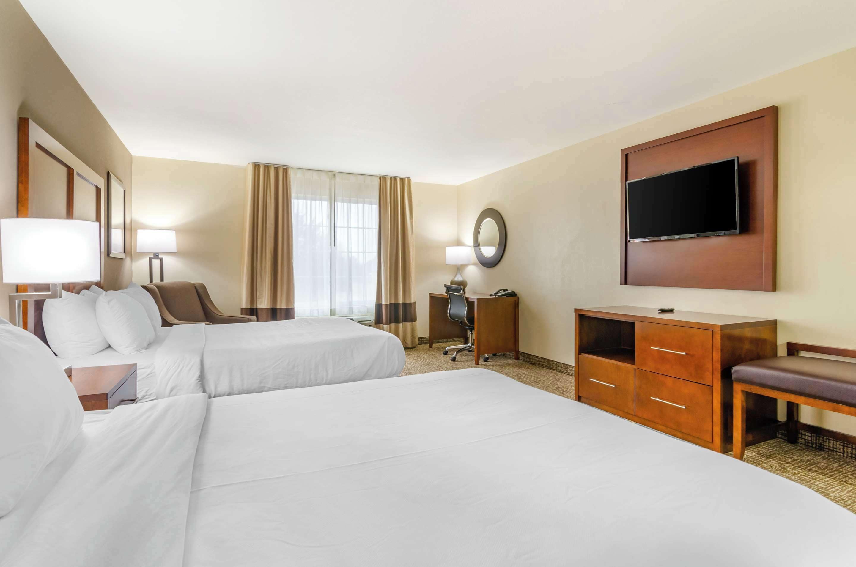 desk, iron/ironing board, wifi, bed sheets