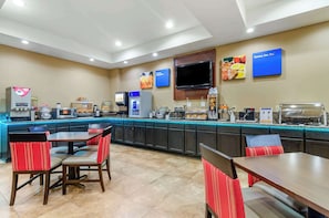 Free daily continental breakfast - Comfort Inn & Suites near Bethel College (Newton)