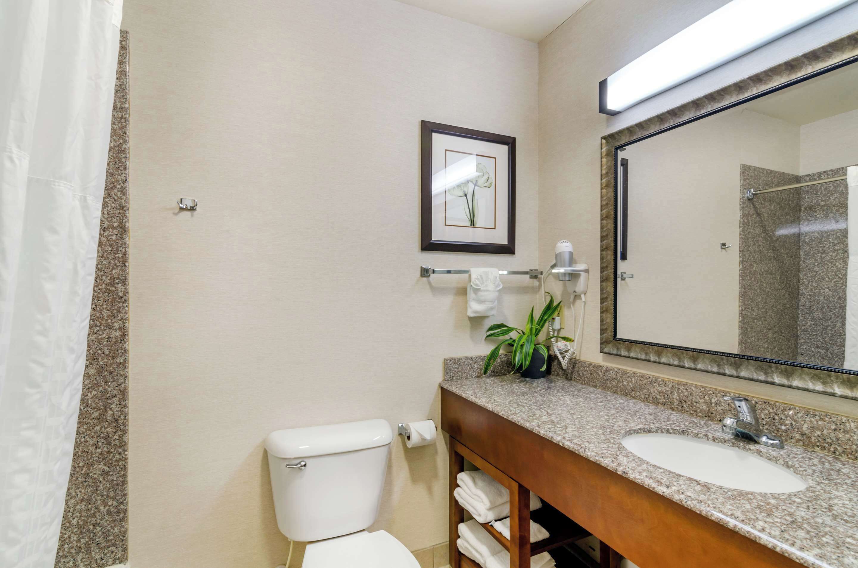 desk, iron/ironing board, wifi, bed sheets