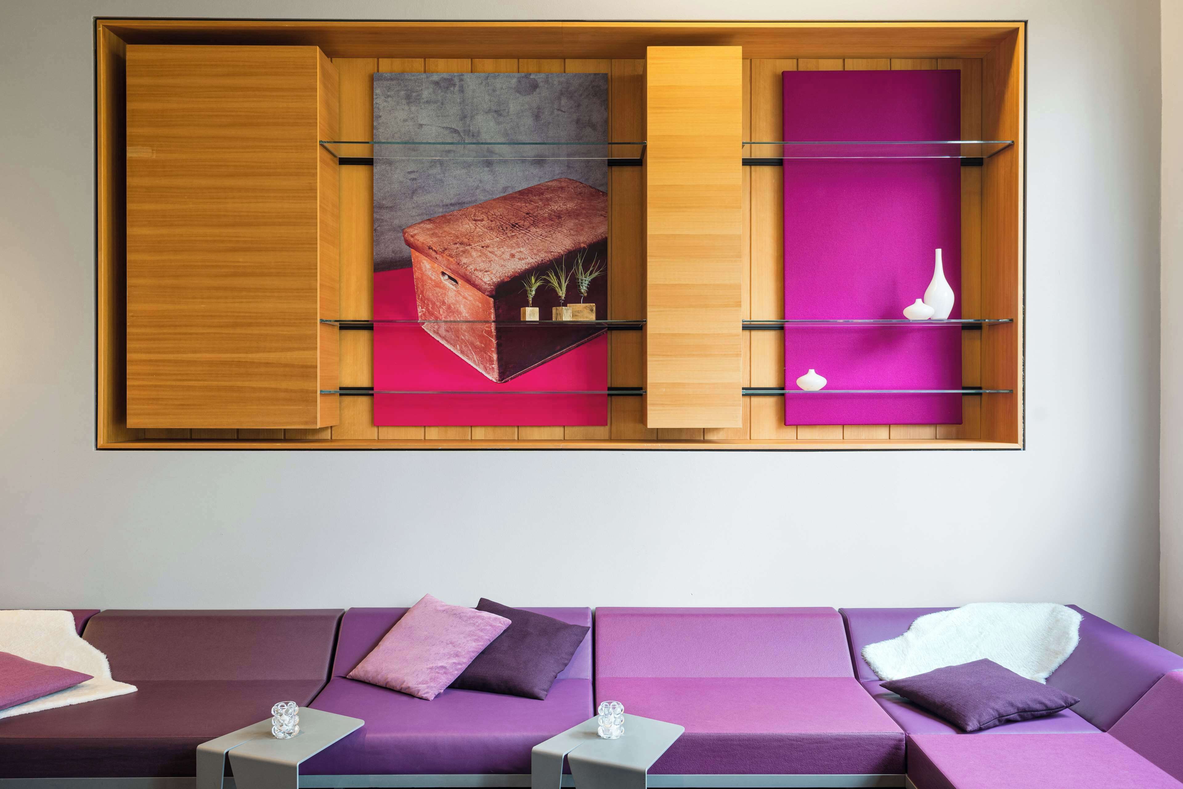 garden views, serves breakfast, lunch and dinner