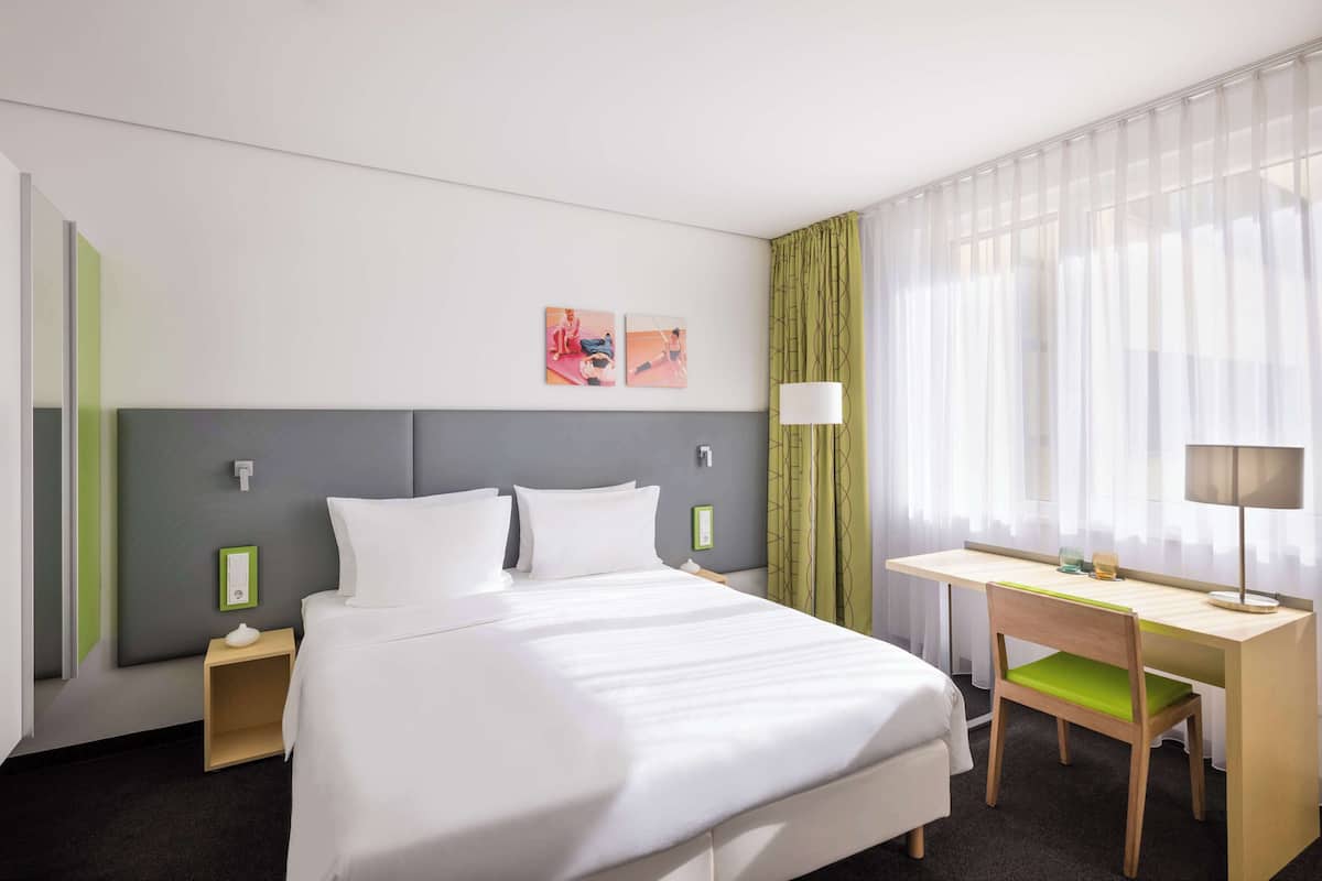 Deluxe Room, 1 King Bed