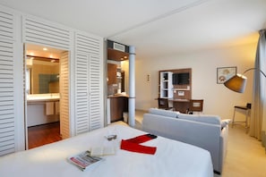 Premium bedding, in-room safe, individually decorated, desk - Suite Home Apt en Luberon (Apt)