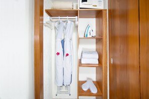 Wardrobe - Plaza Pelicanos Grand Beach Resort - All Inclusive (Puerto Vallarta)