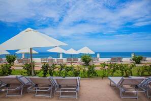 Terrace/patio - Plaza Pelicanos Grand Beach Resort - All Inclusive (Puerto Vallarta)