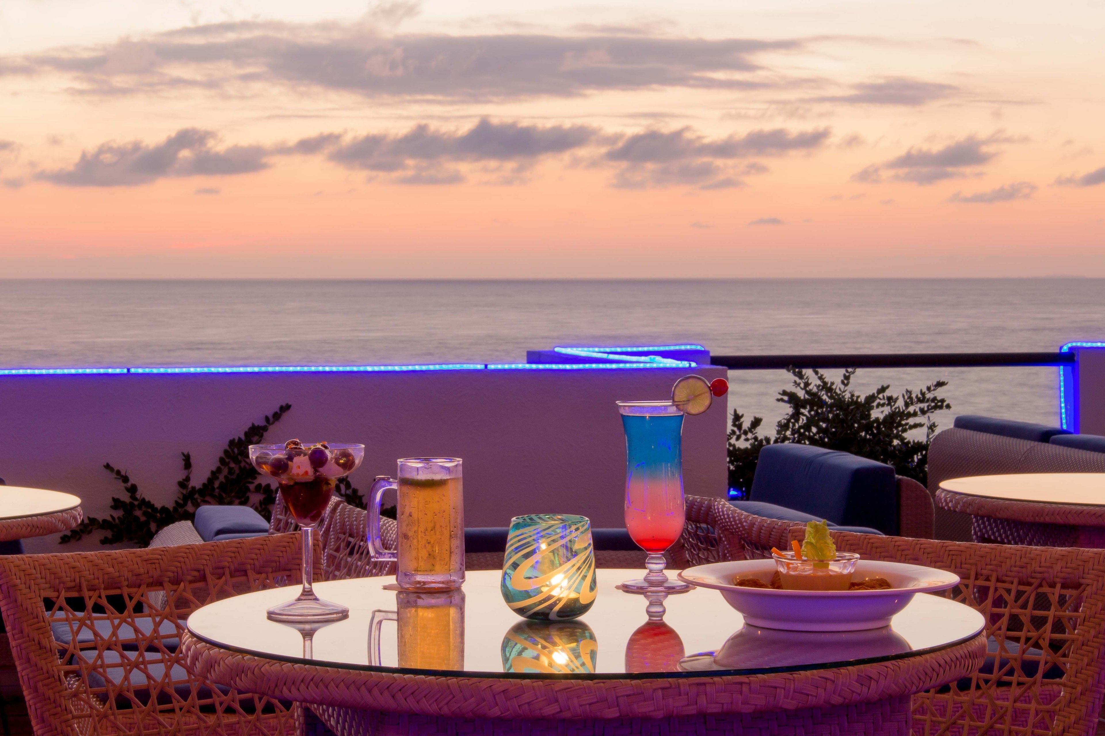 2 restaurants, breakfast, lunch, dinner served; pizza 