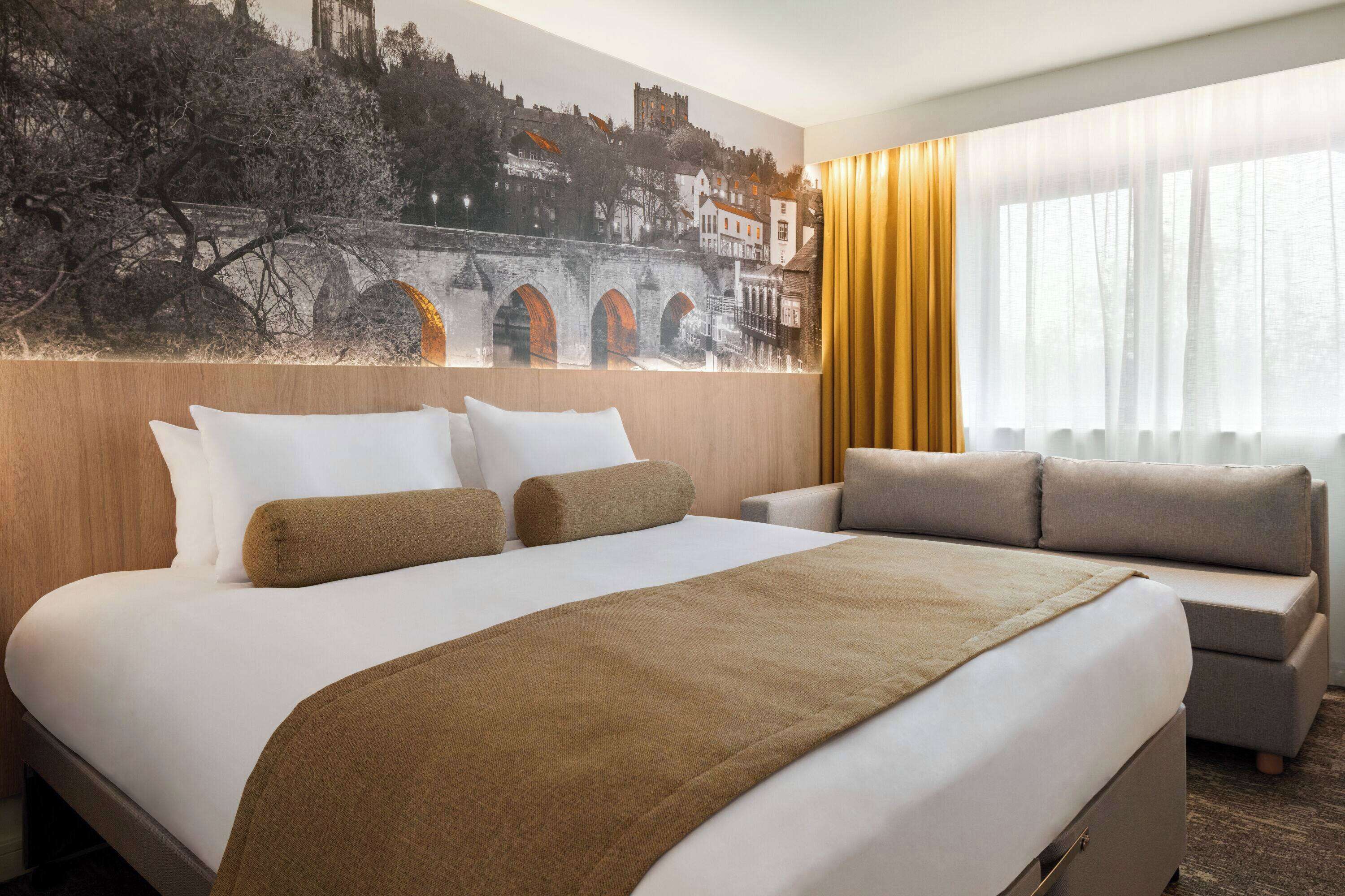 Bureau, espace de travail pour ordinateur portable, rideaux occultants