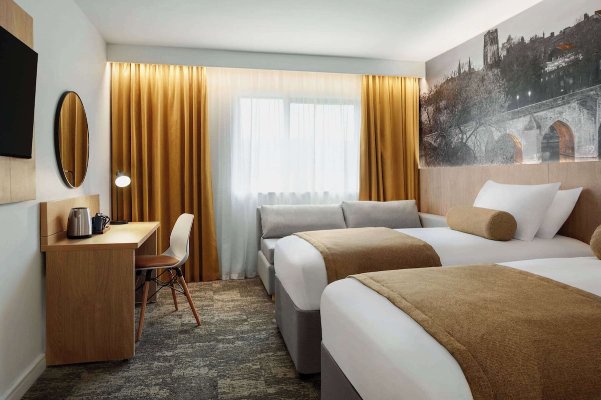 Habitación estándar, 2 camas individuales | Escritorio, espacio para trabajar con laptop y cortinas blackout
