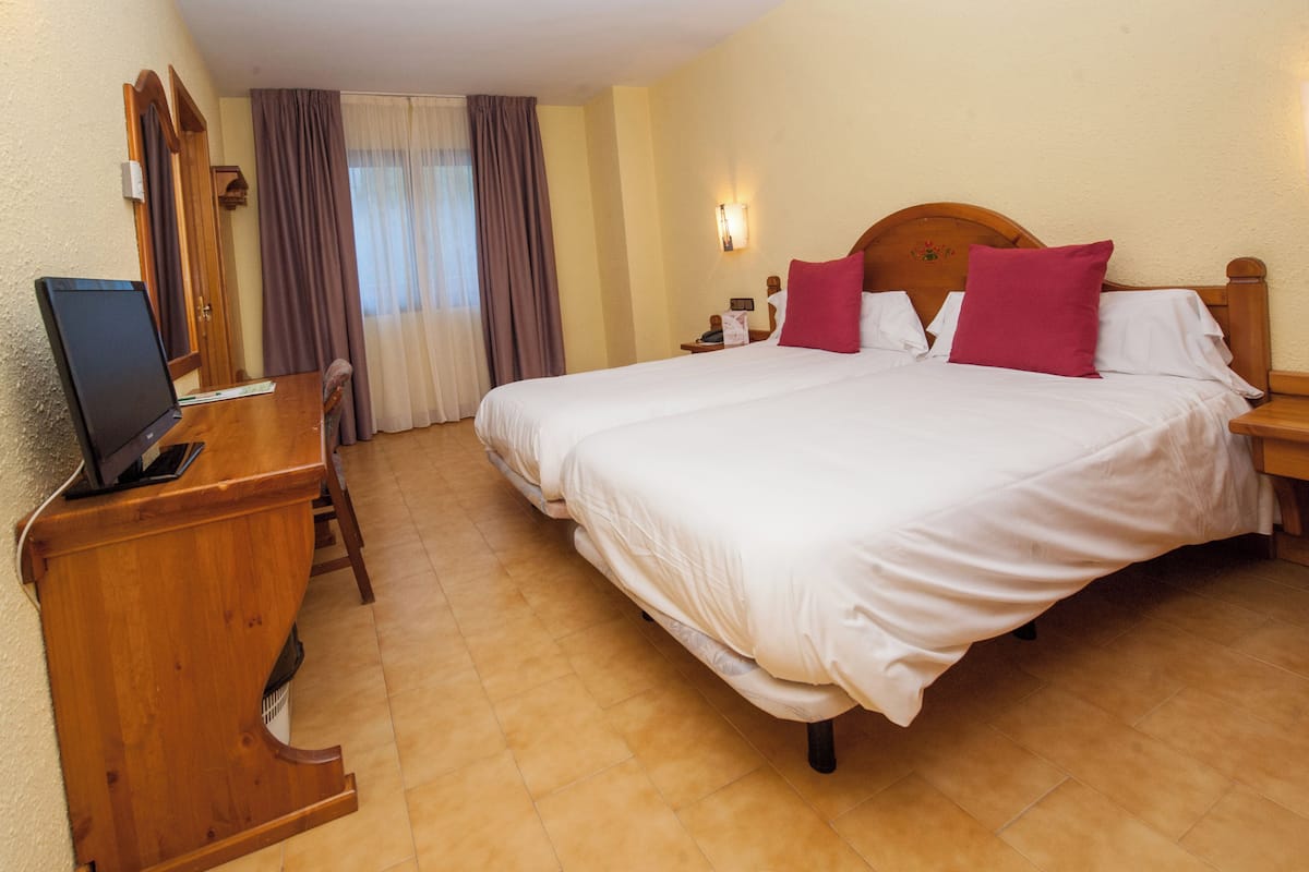 In-room safe, desk, blackout drapes, soundproofing