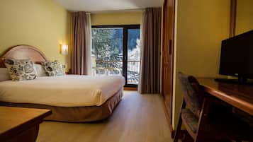 In-room safe, desk, blackout curtains, soundproofing