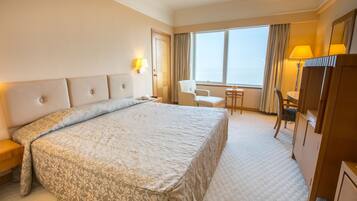 Executive Double or Twin Room | Desk, free cots/infant beds, rollaway beds, free WiFi