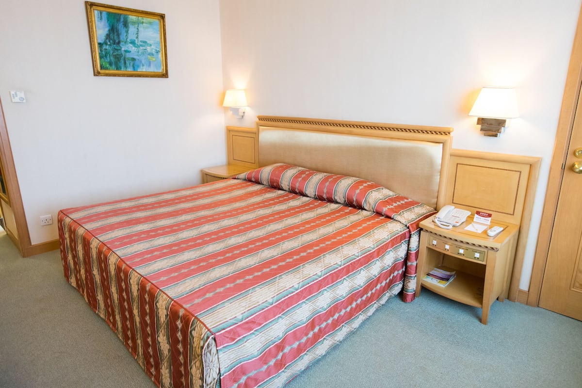 standard twin room | desk, free cots/infant beds, rollaway beds, free wifi
