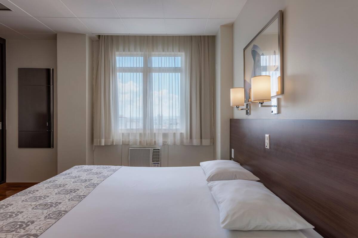 Minibar, Zimmersafe, Schreibtisch, schallisolierte Zimmer
