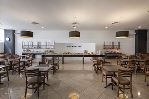 Free buffet breakfast on weekdays  - Monreale Express Ribeirão Preto (Ribeirão Preto)
