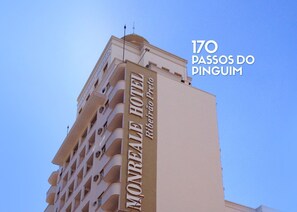 A hotel building with balconies and a sign reading "MONREAL HOTEL Rio de Janeiro Preto". - Monreale Express Ribeirão Preto (Ribeirão Preto)
