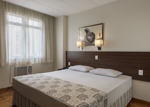 Minibar, in-room safe, desk, soundproofing - Monreale Express Ribeirão Preto (Ribeirão Preto)