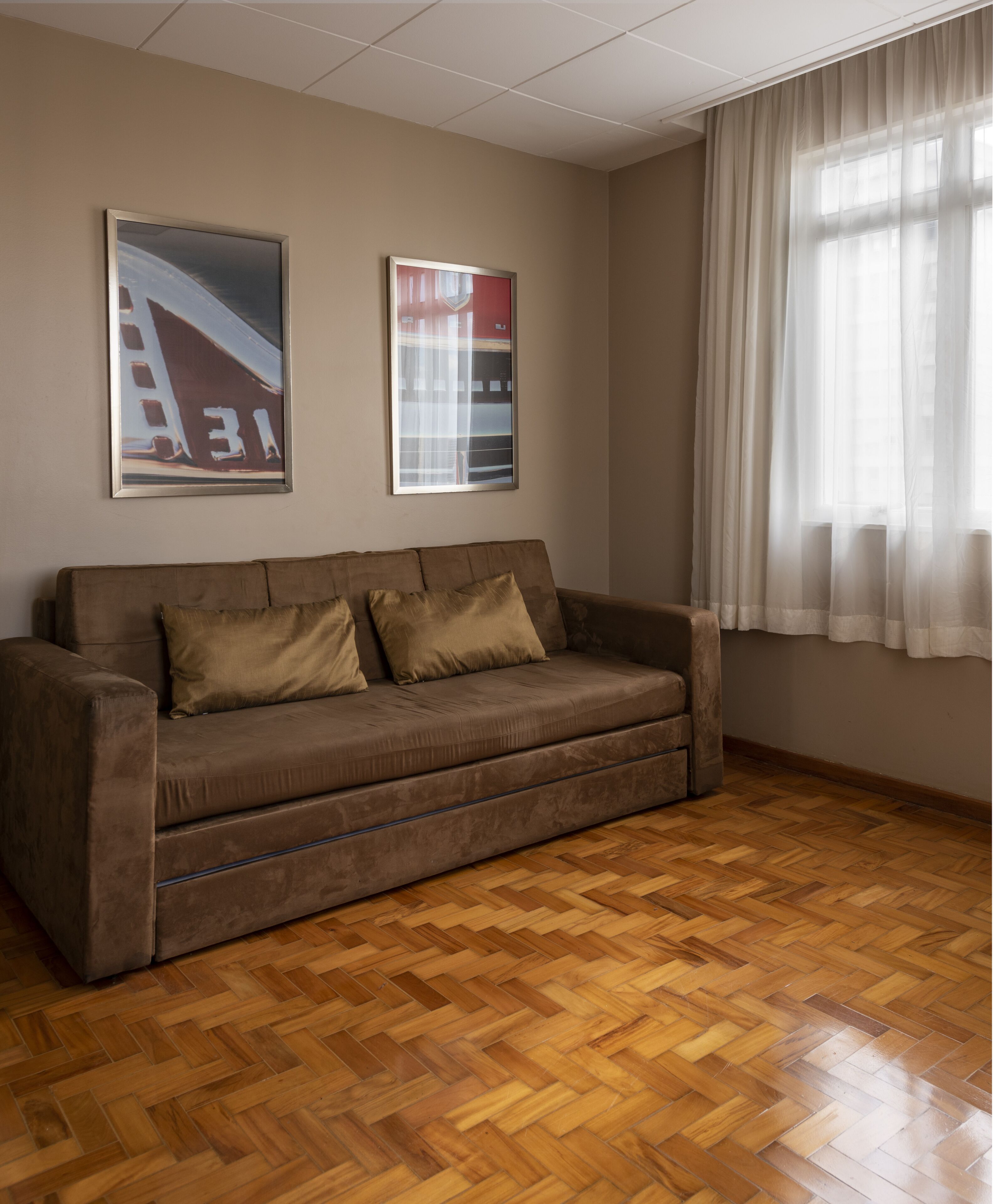 Suíte júnior, 1 cama King e sofá-cama | Frigobar, cofres nos quartos, escrivaninha, quartos à prova de som