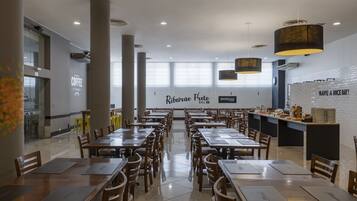 Desayuno bufé gratuito (entre semana)