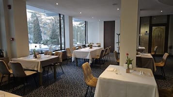 2 Restaurants; Frühstück, Mittagessen und Abendessen werden serviert