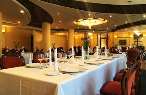 2 Restaurants, Frühstück, Mittagessen, Abendessen, internationale Küche